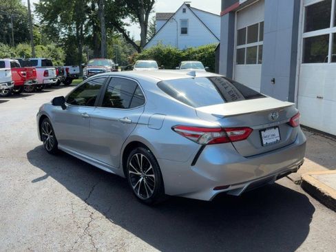 Used 2019 Toyota Camry SE FWD image 6