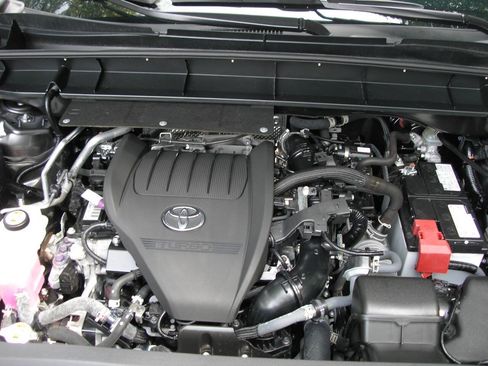 Used 2023 Toyota Highlander LE FWD image 11