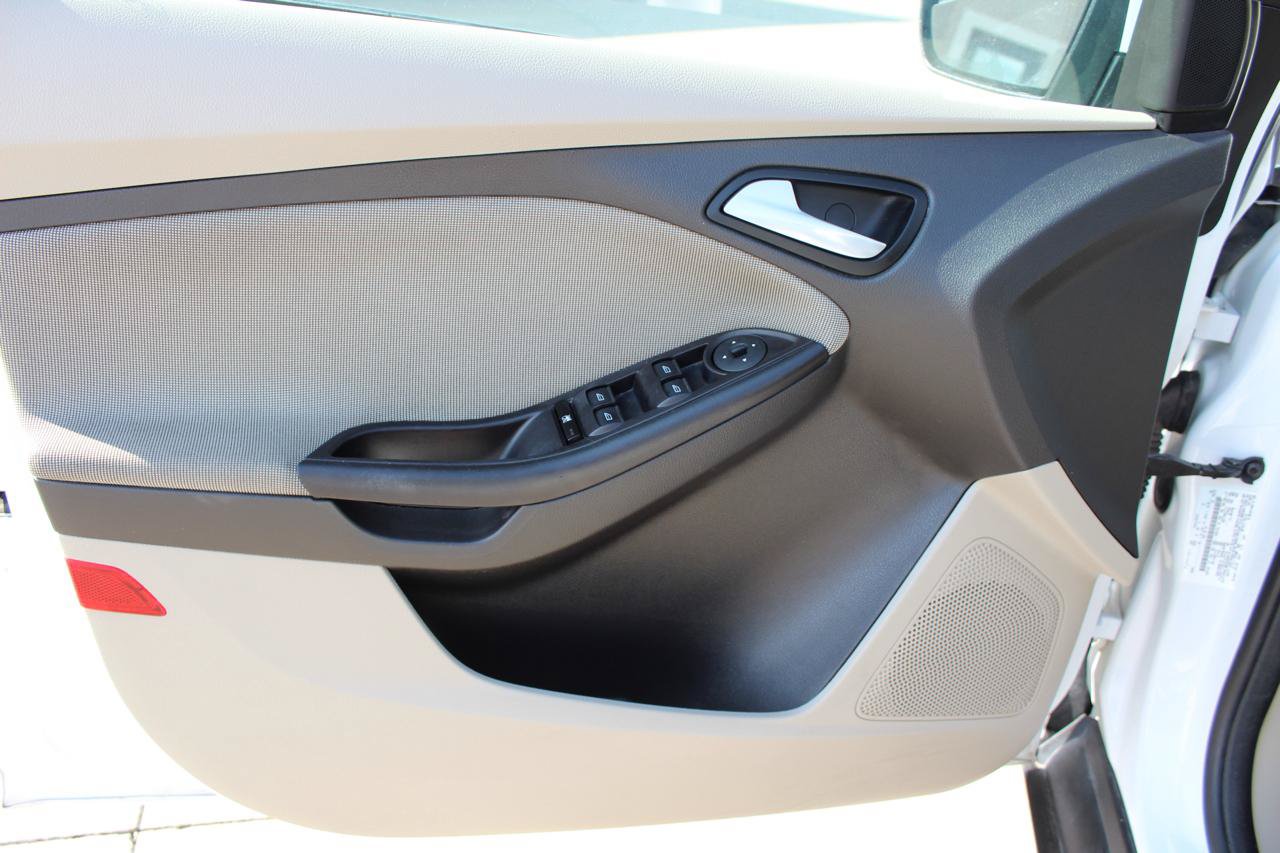 Used 2012 Ford Focus SE FWD image 44