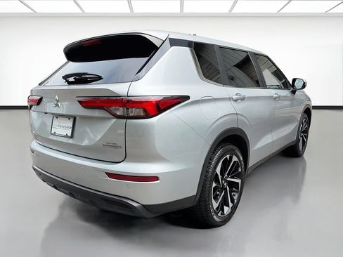 Used 2022 Mitsubishi Outlander ES FWD image 7