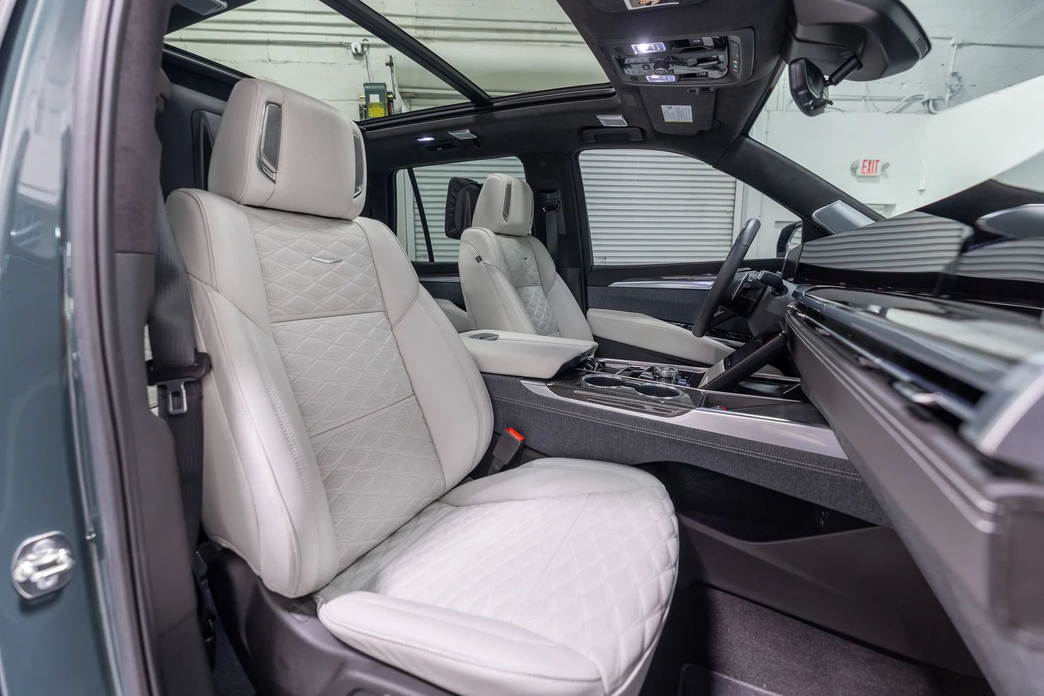 Used 2026 Cadillac Escalade V w/ LPO, ONYX Package AWD/4WD image 33