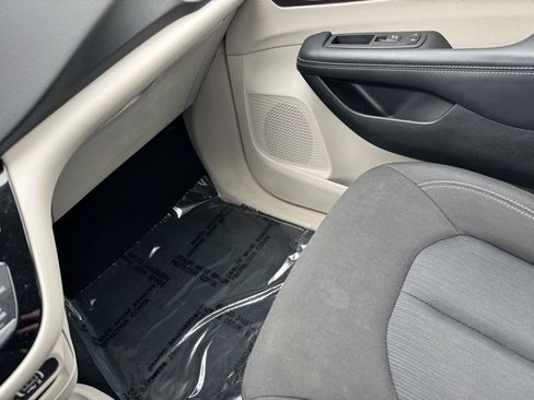 Used 2023 Chrysler Voyager LX image 21