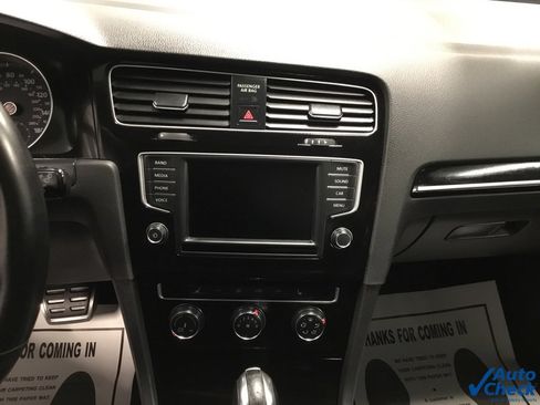 Used 2017 Volkswagen GTI SE image 43