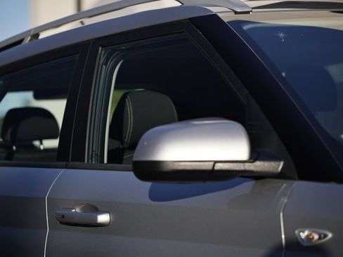 Used 2025 Hyundai Venue SEL FWD image 3