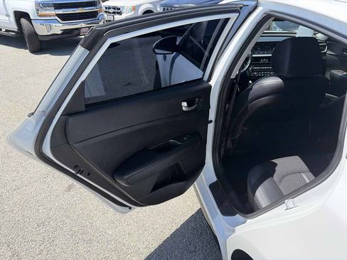 Used 2019 Kia Optima S FWD image 11
