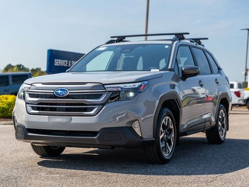 Used 2025 Subaru Forester Premium w/ Convenience Package #1 image 4