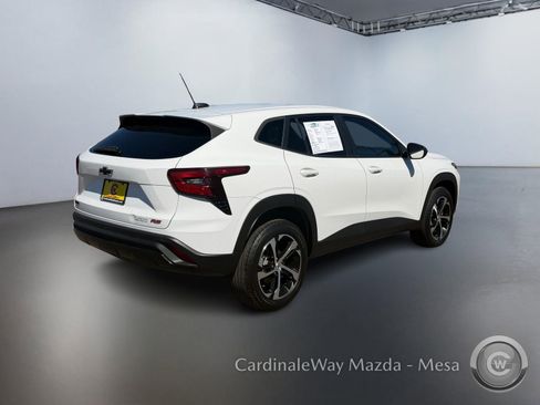 Used 2024 Chevrolet Trax RS w/ Driver Confidence Package image 4