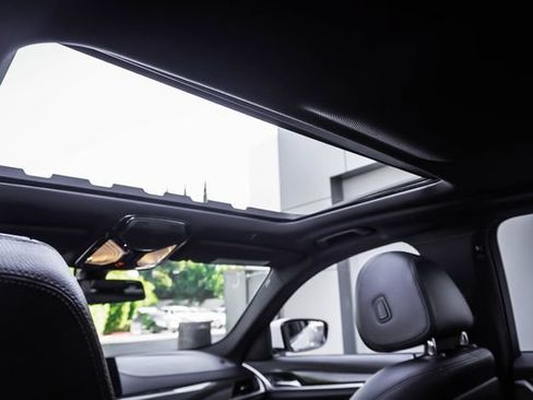 Used 2018 BMW 540i RWD image 21