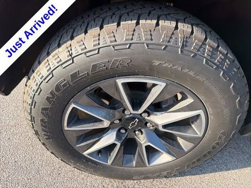 Used 2023 Chevrolet Tahoe Z71 w/ Luxury Package AWD/4WD image 10