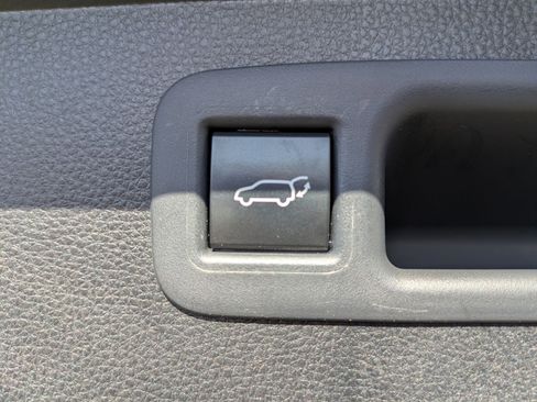 Used 2023 Toyota Highlander XLE image 22