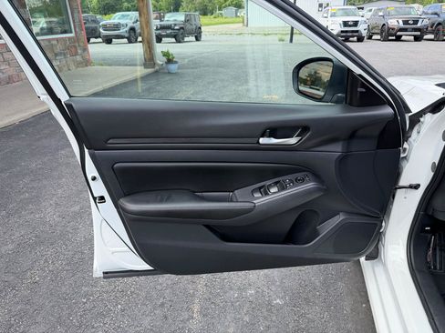 Used 2025 Nissan Altima 2.5 SV AWD/4WD image 11