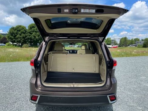 Certified 2018 Toyota Highlander Limited Platinum w/ Carpet Mat Package (TMS) AWD/4WD image 25