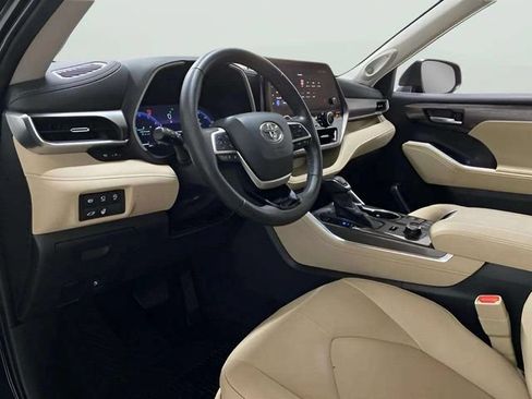 Used 2024 Toyota Highlander Limited AWD/4WD image 55