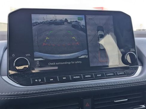 Used 2023 Nissan Rogue SL w/ SL Premium Package image 21