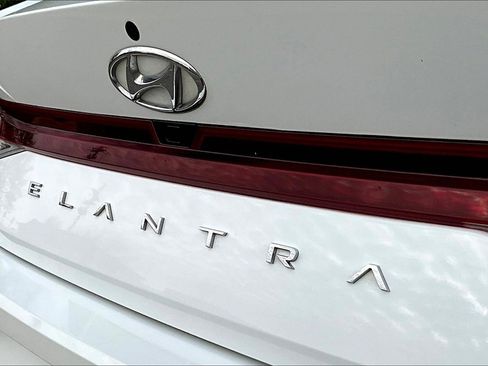 Used 2022 Hyundai Elantra SEL w/ Cargo Package image 8