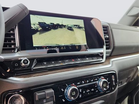 Used 2025 GMC Sierra 2500 SLE AWD/4WD image 17
