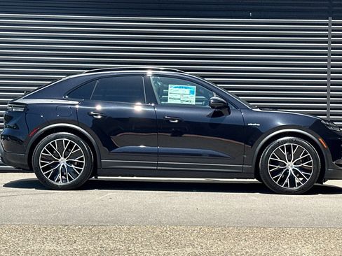 Used 2026 Porsche Macan 4 Electric AWD/4WD image 9