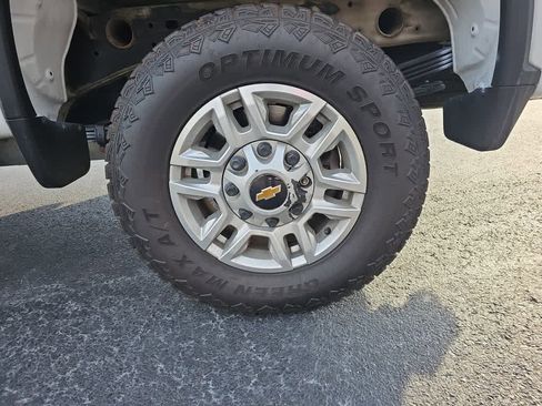 Used 2024 Chevrolet Silverado 2500 LT image 11