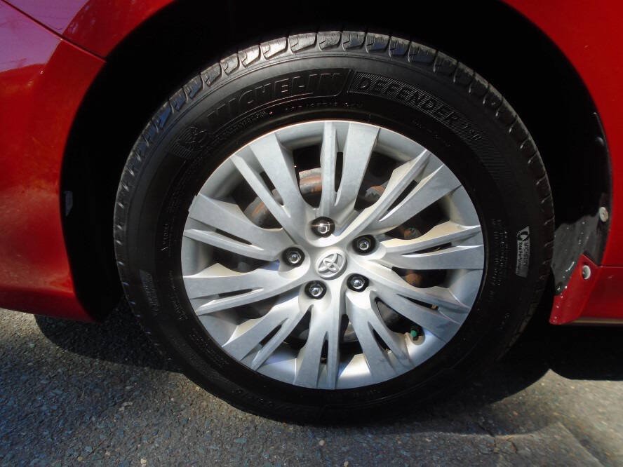 Used 2012 Toyota Camry LE FWD image 26