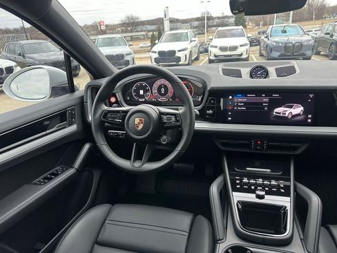 Used 2025 Porsche Cayenne Coupe AWD/4WD image 28