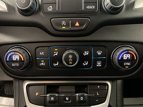 Used 2024 GMC Terrain SLT w/ Infotainment Package II AWD/4WD image 18