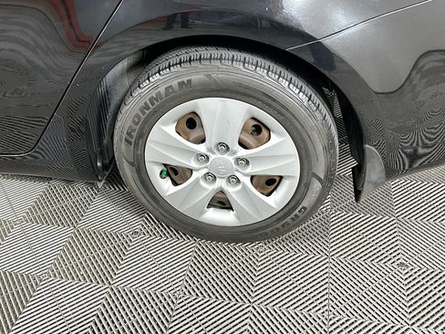 Used 2015 Kia Forte LX image 32