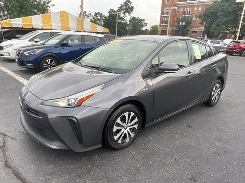 Used 2020 Toyota Prius L Eco FWD image 3