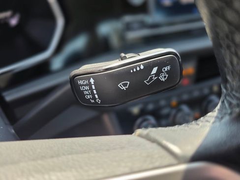 Used 2024 Volkswagen Jetta SE FWD image 33