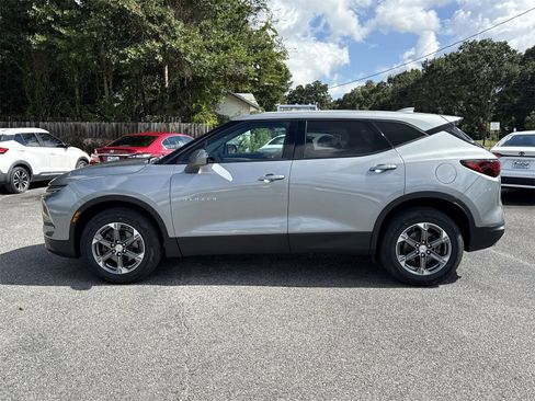 Used 2023 Chevrolet Blazer LT w/ Driver Confidence Package image 2