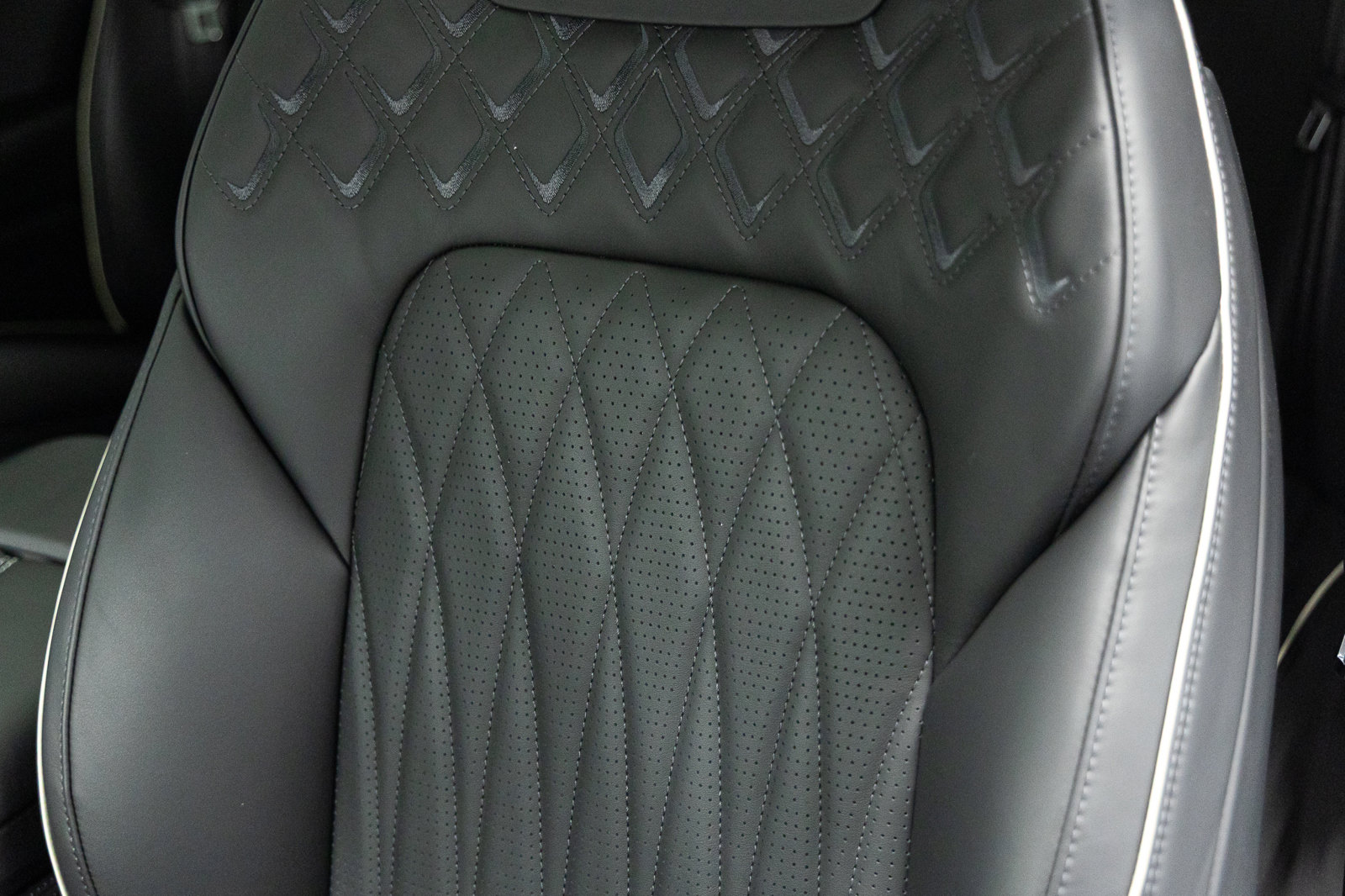 Certified 2026 Bentley Continental GT Azure AWD/4WD image 24