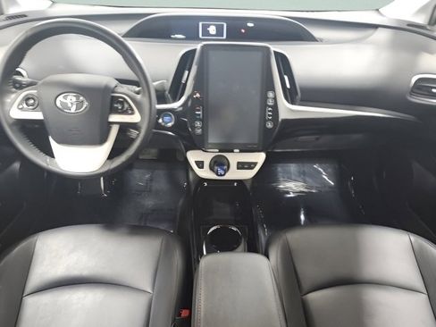 Used 2018 Toyota Prius Prime Premium image 2