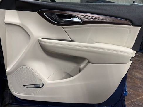 Used 2023 Buick Envision Avenir image 25