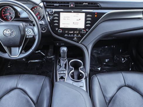 Used 2018 Toyota Camry XSE image 13
