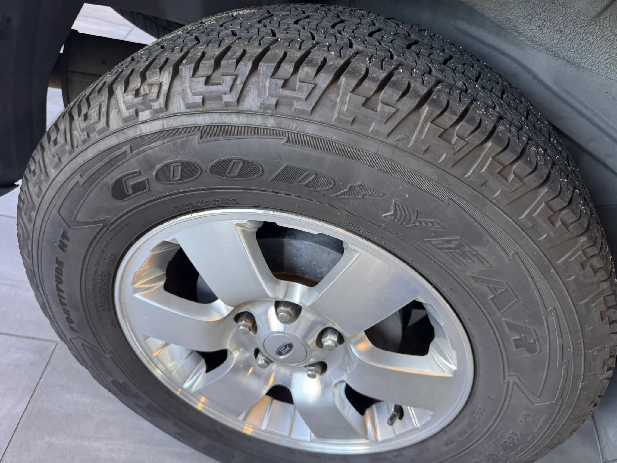 Used 2012 Ford Escape Limited w/ Class II Trailer Tow Pkg FWD image 9