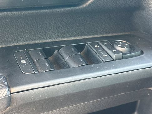Certified 2025 Toyota Tacoma SR5 AWD/4WD image 14