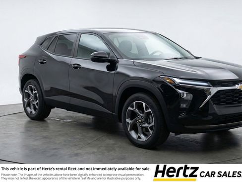 Used 2025 Chevrolet Trax LT FWD image 1