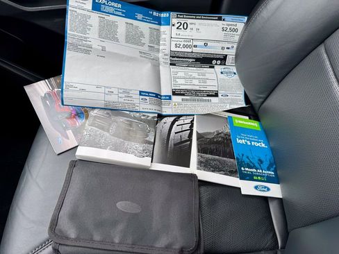 Certified 2020 Ford Explorer Platinum w/ Premium Technology Package image 39