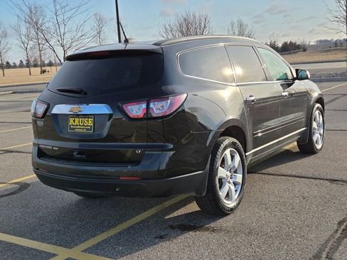 Used 2017 Chevrolet Traverse LT w/ Style and Technology Package image 3