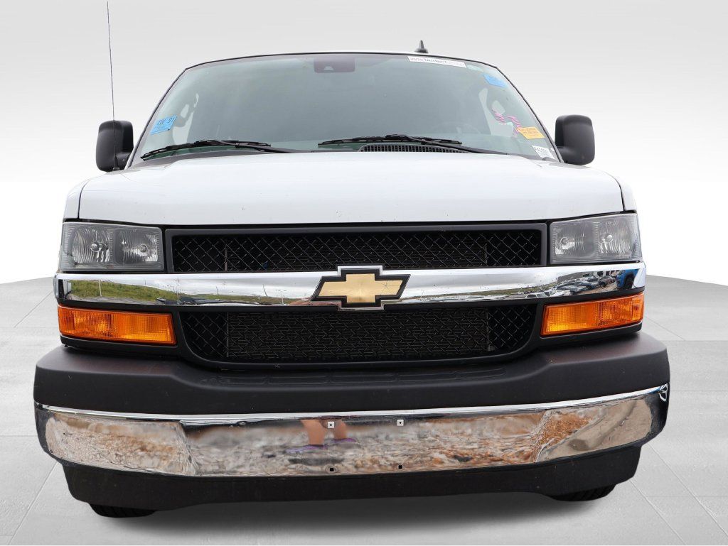 Used 2025 Chevrolet Express 3500 LT w/ LT Preferred Equipment Group RWD image 9
