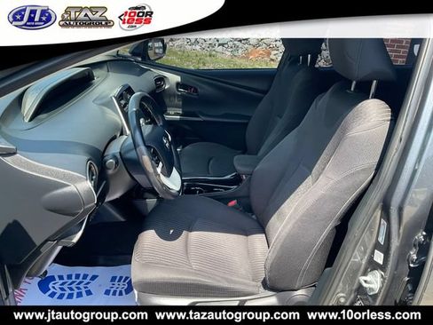 Used 2018 Toyota Prius Three FWD image 10