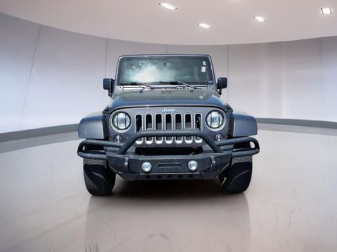 Used 2017 Jeep Wrangler Unlimited Sahara w/ Connectivity Group image 8