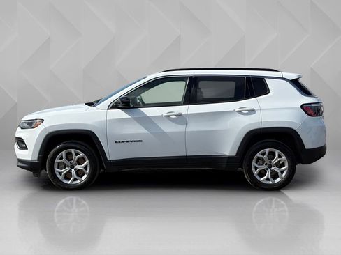 Used 2025 Jeep Compass Latitude AWD/4WD image 8