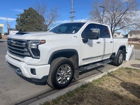 Used 2025 Chevrolet Silverado 3500 High Country w/ Technology Package image 3