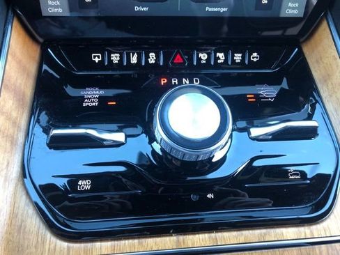 Certified 2022 Jeep Grand Wagoneer Series III image 25