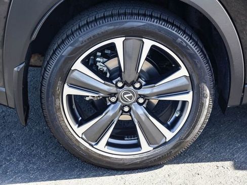 Used 2022 Lexus UX 200 image 8