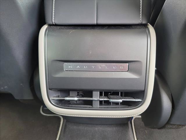 Used 2025 Lincoln Nautilus Premier AWD/4WD image 17
