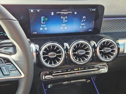Used 2025 Mercedes-Benz GLB 250 image 12