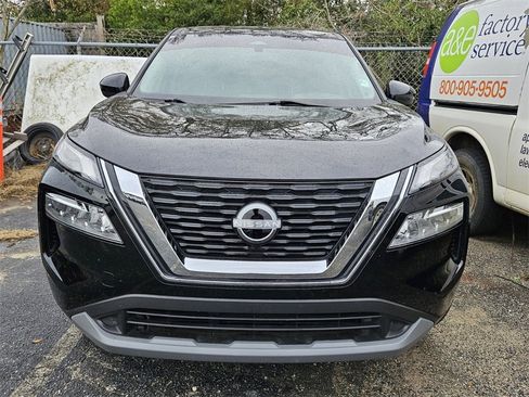 Certified 2023 Nissan Rogue SV image 2