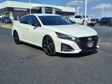 Used 2023 Nissan Altima 2.5 SR image 2