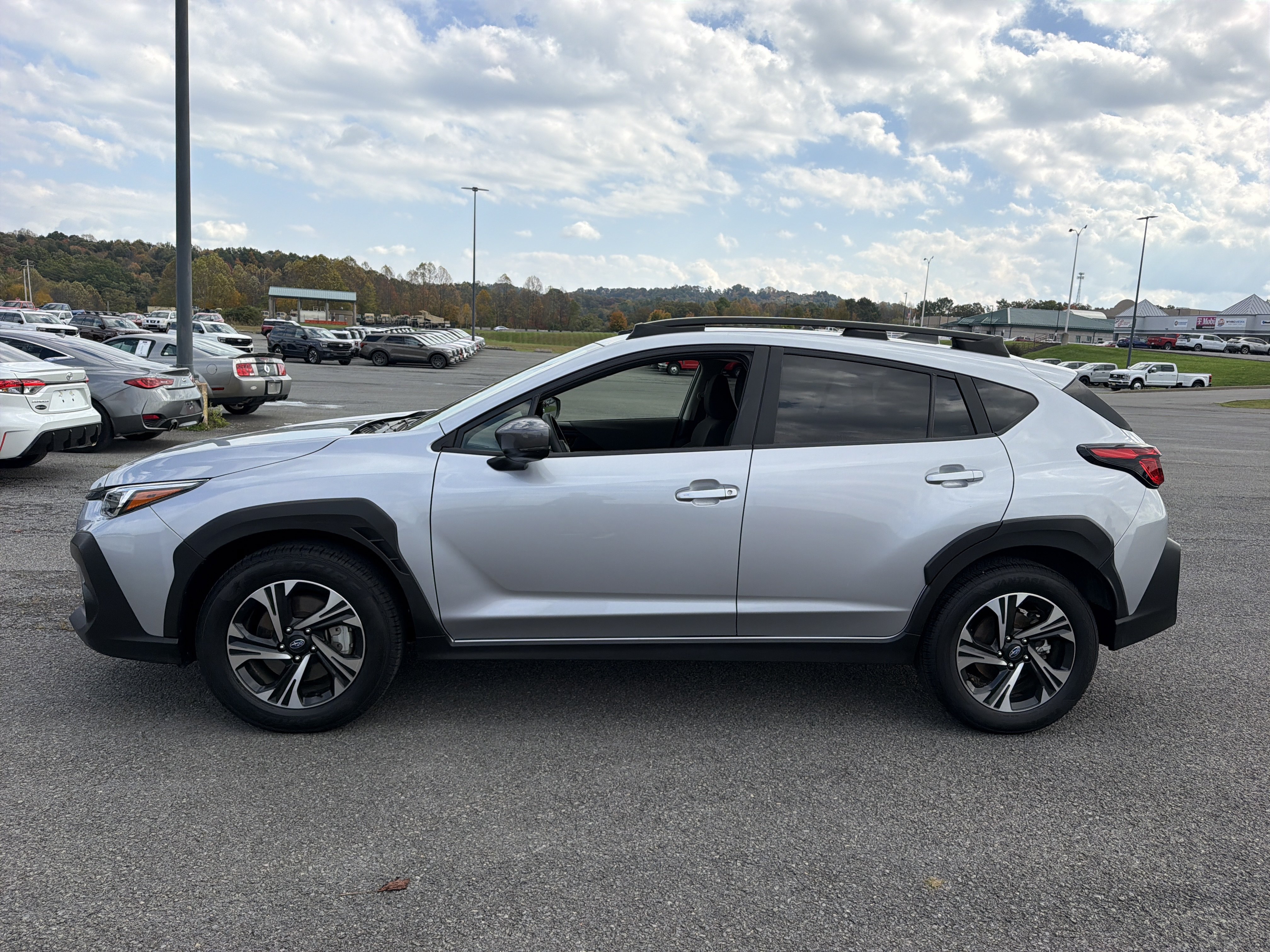 Used 2025 Subaru Crosstrek 2.5i Premium AWD/4WD image 8